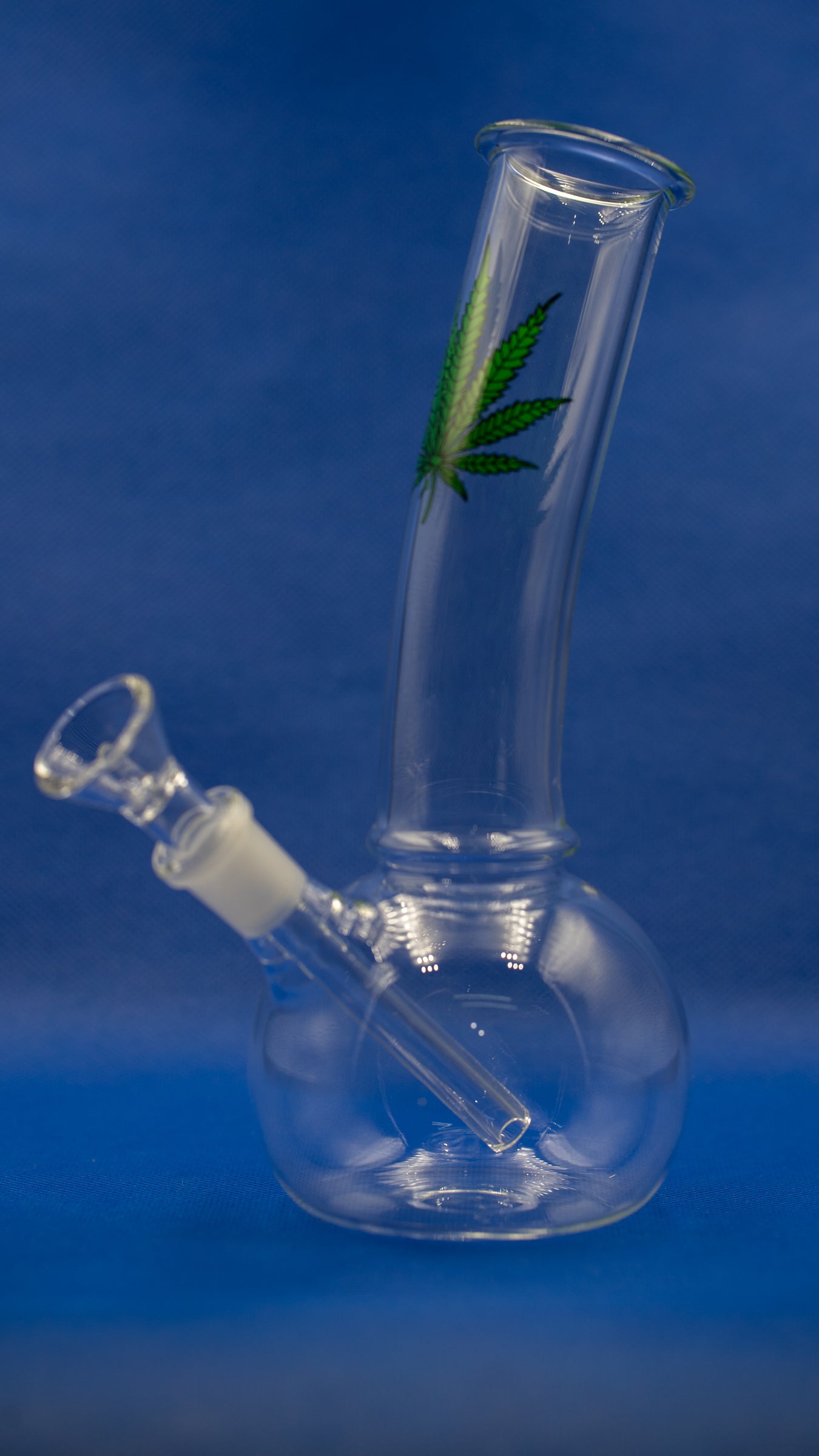 Weed leaf bong