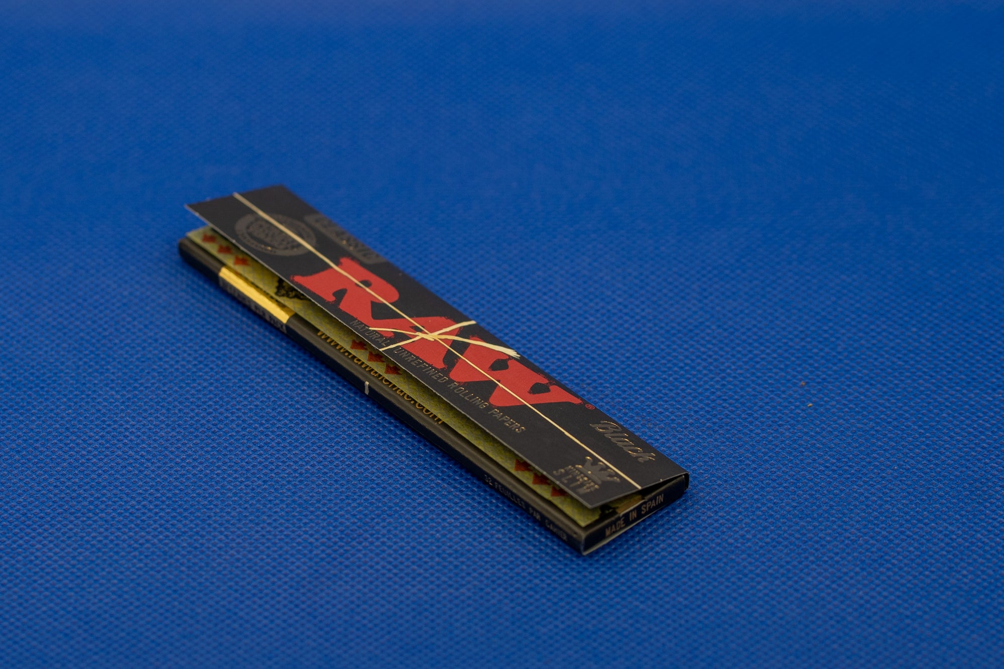 Black King Size Slim Rolling Papers